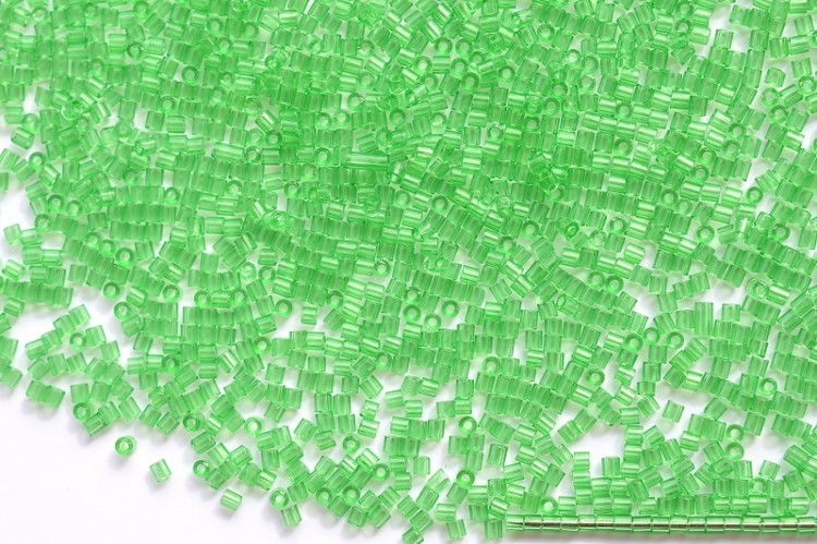 Бисер чешский PRECIOSA рубка мелкая 50100 зеленый прозрачный, 10г Бисер чешский PRECIOSA рубка мелкая 50100 зеленый прозрачный, 10г