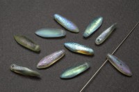 Бусины Dagger beads 16х5мм, отверстие 0,8мм, цвет 00030/98589 Crystal/Green Rainbow, Etched, 736-127, 10шт
