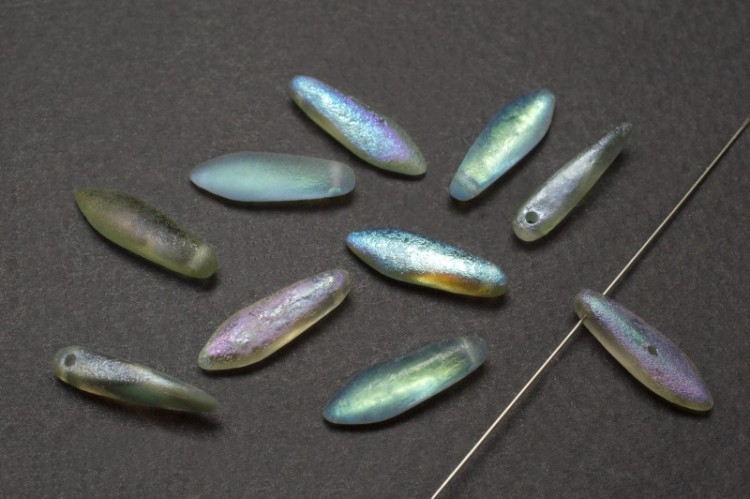Бусины Dagger beads 16х5мм, отверстие 0,8мм, цвет 00030/98589 Crystal/Green Rainbow, Etched, 736-127, 10шт Бусины Dagger beads 16х5мм, отверстие 0,8мм, цвет 00030/98589 Crystal/Green Rainbow, Etched, 736-127, 10шт