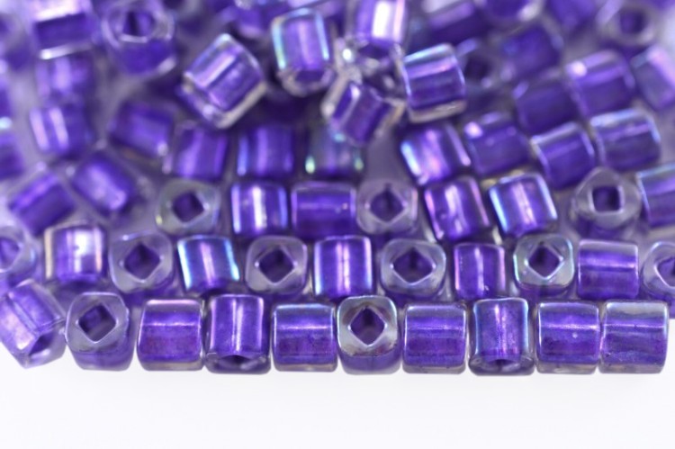 Бисер японский TOHO Cube кубический 4мм #0265 хрусталь/фиолетовый металлик радужный, окрашенный изнутри, 5 грамм Бисер японский TOHO Cube кубический 4мм #0265 хрусталь/фиолетовый металлик радужный, окрашенный изнутри, 5 грамм