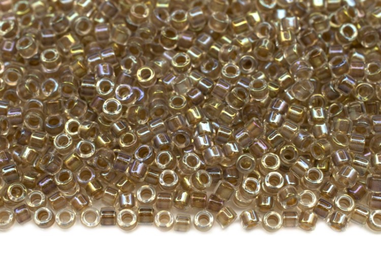 Бисер японский MIYUKI Delica цилиндр 11/0 DB-0064 радужный айвори, окрашенный изнутри, 5 грамм Бисер японский MIYUKI Delica цилиндр 11/0 DB-0064 радужный айвори, окрашенный изнутри, 5 грамм