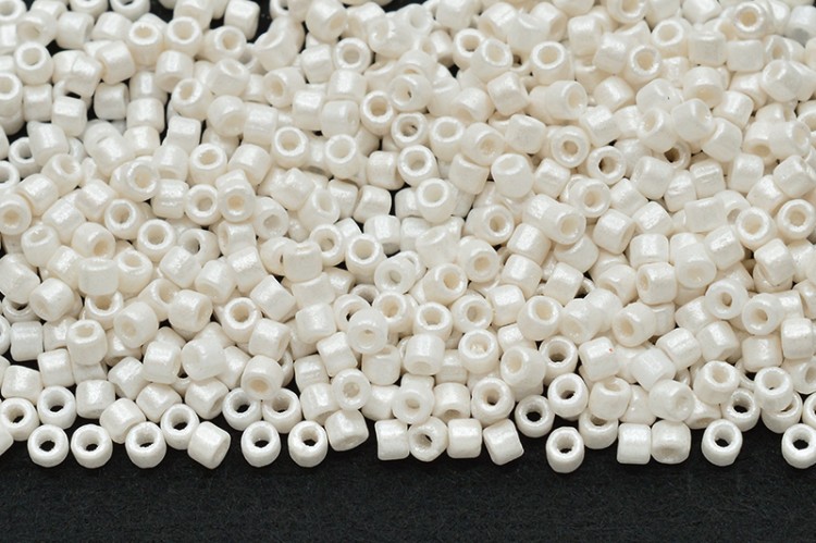 Бисер чешский Matubo цилиндр 10/0 02010/24001 белый непрозрачный жемчужный, 5 грамм Бисер чешский Matubo цилиндр 10/0 02010/24001 белый непрозрачный жемчужный, 5 грамм