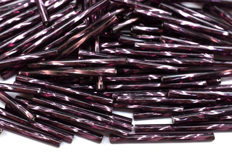 Бисер чешский PRECIOSA стеклярус 27060 30мм витой фиолетовый, серебряная линия внутри, 50г Бисер чешский PRECIOSA стеклярус 27060 30мм витой фиолетовый, серебряная линия внутри, 50г