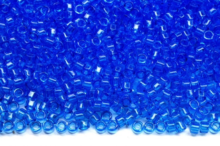 Бисер японский TOHO Treasure цилиндрический 11/0 #0016 голубой, прозрачный, 5 грамм Бисер японский TOHO Treasure цилиндрический 11/0 #0016 голубой, прозрачный, 5 грамм