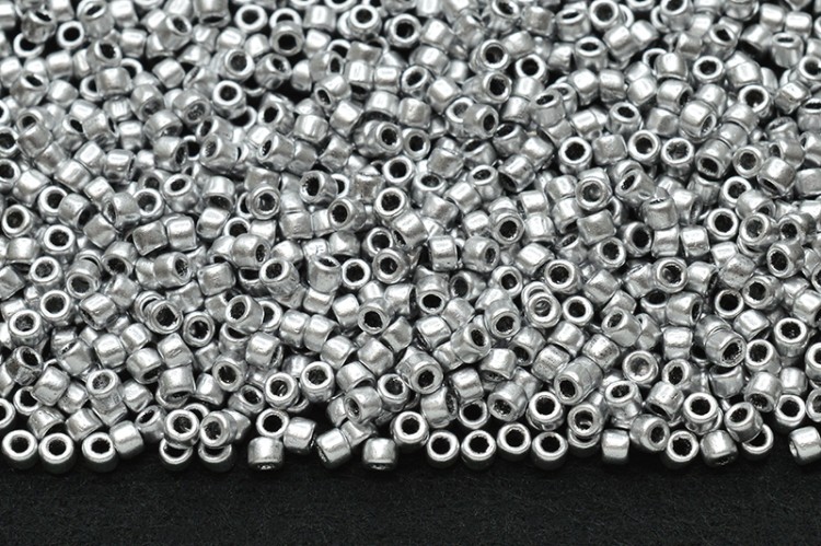 Бисер чешский Matubo цилиндр 10/0 00030/01700 серебряный матовый металлик, 5 грамм Бисер чешский Matubo цилиндр 10/0 00030/01700 серебряный матовый металлик, 5 грамм