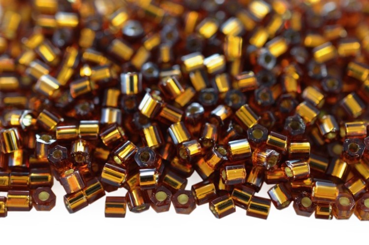 Бисер японский TOHO Hexagon шестиугольный 11/0 #0034 дымчатый топаз, серебряная линия внутри, 5 грамм Бисер японский TOHO Hexagon шестиугольный 11/0 #0034 дымчатый топаз, серебряная линия внутри, 5 грамм