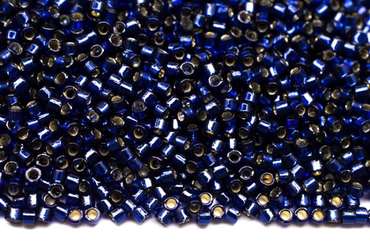 Бисер японский MIYUKI Delica цилиндр 11/0 DB-2191 темный синий, внутреннее серебрение, Duracoat, 5 грамм Бисер японский MIYUKI Delica цилиндр 11/0 DB-2191 темный синий, внутреннее серебрение, Duracoat, 5 грамм