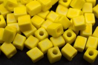 Бисер японский Miyuki Cube кубический 4мм #0404FR желтый, матовый радужный непрозрачный, 10 грамм