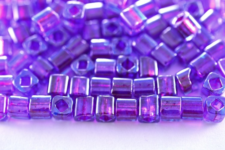 Бисер японский TOHO Cube кубический 4мм #0252 морская вода/фиолетовый, окрашенный изнутри, 5 грамм Бисер японский TOHO Cube кубический 4мм #0252 морская вода/фиолетовый, окрашенный изнутри, 5 грамм
