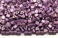 Бисер японский TOHO Triangle треугольный 11/0 #0554F сирень, матовый гальванизированный, 5 грамм