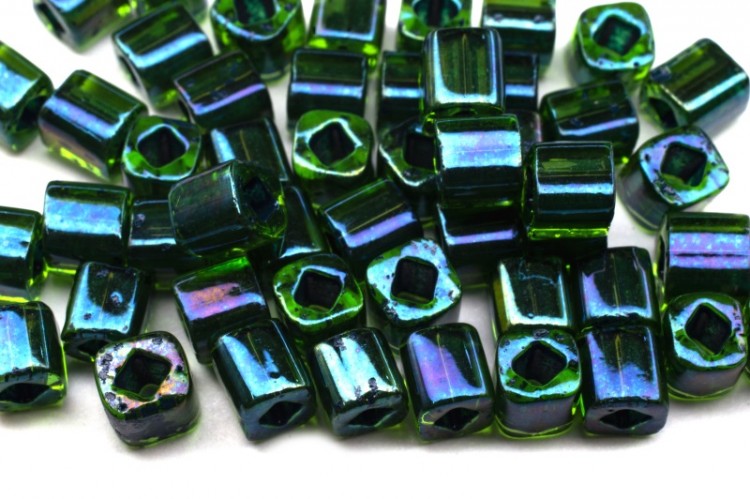 Бисер японский TOHO Cube кубический 4мм #0387 перидот/зеленый, радужный, окрашенный изнутри, 5 грамм Бисер японский TOHO Cube кубический 4мм #0387 перидот/зеленый, радужный, окрашенный изнутри, 5 грамм
