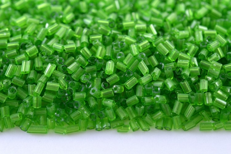 Бисер китайский рубка размер 11/0, цвет 0007 зеленый прозрачный, 450г Бисер китайский рубка размер 11/0, цвет 0007 зеленый прозрачный, 450г