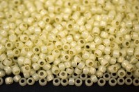 Бисер японский TOHO круглый 8/0 #2125 молочный светлый нарцисс, серебряная линия внутри, 10 грамм