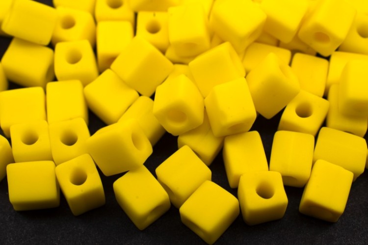 Бисер японский Miyuki Cube кубический 4мм #0404F желтый, матовый непрозрачный, 10 грамм Бисер японский Miyuki Cube кубический 4мм #0404F желтый, матовый непрозрачный, 10 грамм