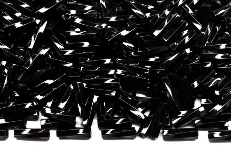 Бисер японский Miyuki Twisted Bugle 2х6мм #0401 черный, непрозрачный, 10 грамм Бисер японский Miyuki Twisted Bugle 2х6мм #0401 черный, непрозрачный, 10 грамм