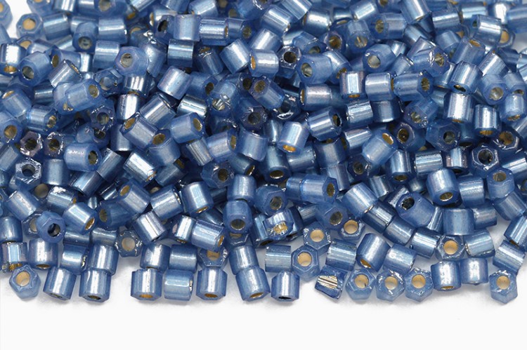 Бисер японский TOHO Hexagon шестиугольный 11/0 #2102 молочный монтана, серебряная линия внутри, 5 грамм Бисер японский TOHO Hexagon шестиугольный 11/0 #2102 молочный монтана, серебряная линия внутри, 5 грамм