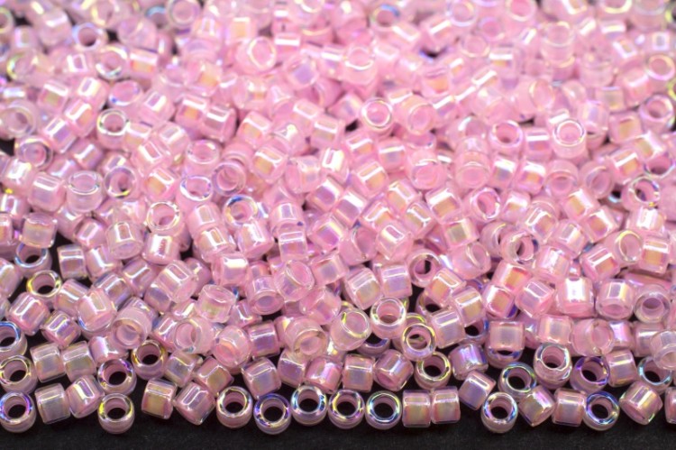 Бисер японский MIYUKI Delica цилиндр 11/0 DB-0055 радужный нежно-розовый, окрашенный изнутри, 5 грамм Бисер японский MIYUKI Delica цилиндр 11/0 DB-0055 радужный нежно-розовый, окрашенный изнутри, 5 грамм