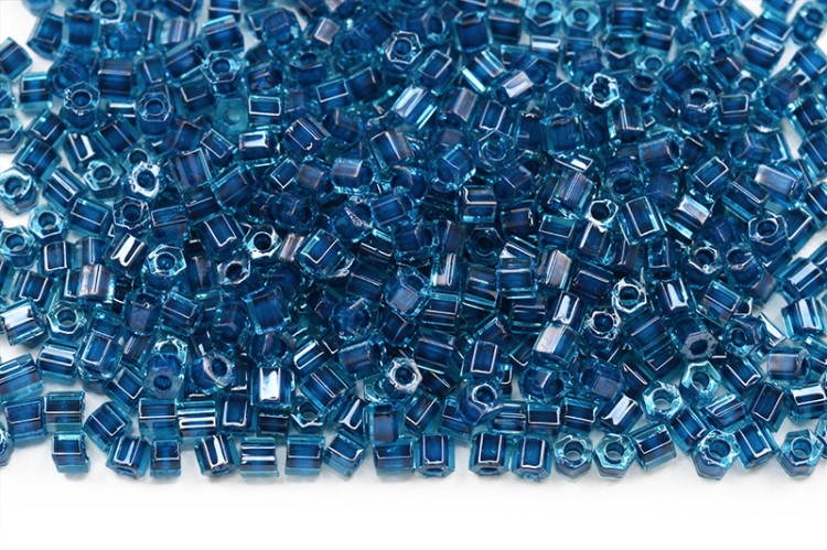 Бисер японский TOHO Hexagon шестиугольный 11/0 #0932 морская вода/капри, окрашенный изнутри, 5 грамм Бисер японский TOHO Hexagon шестиугольный 11/0 #0932 морская вода/капри, окрашенный изнутри, 5 грамм