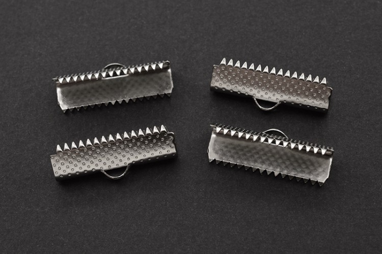 Зажим-концевик для лент/тесьмы 25х9мм, отверстие 3мм, цвет стальной, хирургическая сталь, 04-077, 4шт Зажим-концевик для лент/тесьмы 25х9мм, отверстие 3мм, цвет стальной, хирургическая сталь, 04-077, 4шт