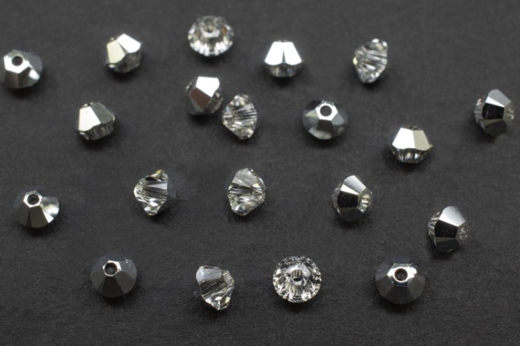 Бусина биконус Swarovski 5328 #001 CAL 3мм Comet Argent Light, 5328-3-001-105, 20шт Бусина биконус Swarovski 5328 #001 CAL 3мм Comet Argent Light, 5328-3-001-105, 20шт