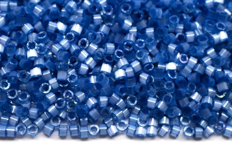 Бисер японский MIYUKI Delica цилиндр 11/0 DB-1811 синие сумерки, шелковый сатин, 5 грамм Бисер японский MIYUKI Delica цилиндр 11/0 DB-1811 синие сумерки, шелковый сатин, 5 грамм
