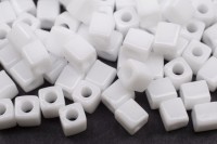 Бисер японский Miyuki Cube кубический 4мм #0402 белый, непрозрачный, 10 грамм
