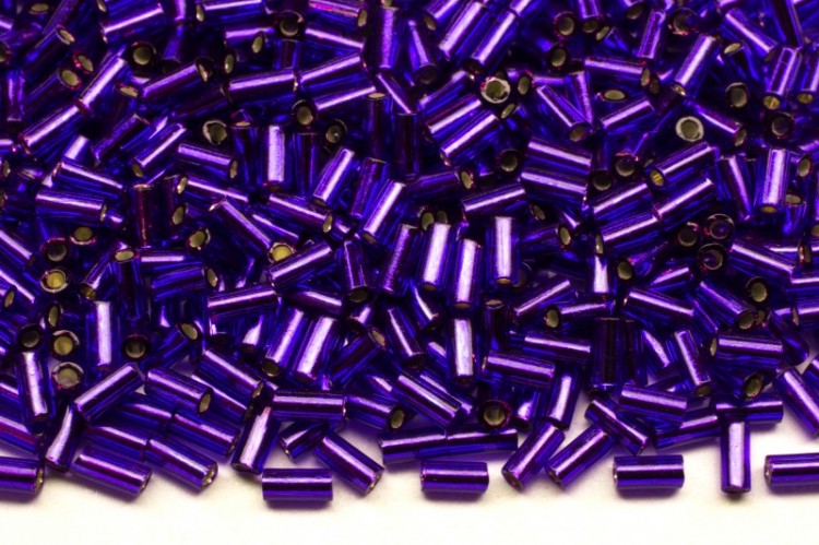Бисер японский Miyuki Bugle стеклярус 3мм #1427 фиолетовый, серебряная линия внутри, 10 грамм Бисер японский Miyuki Bugle стеклярус 3мм #1427 фиолетовый, серебряная линия внутри, 10 грамм