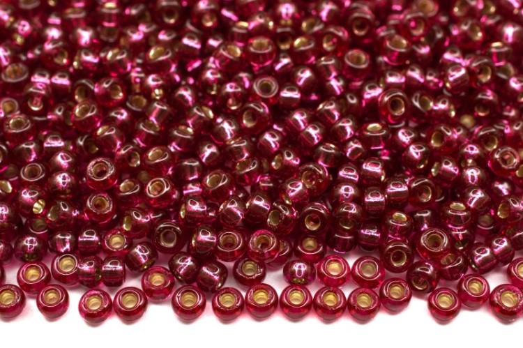 Бисер японский MIYUKI круглый 11/0 #4268 малина, серебряная линия внутри, Duracoat, 10 грамм Бисер японский MIYUKI круглый 11/0 #4268 малина, серебряная линия внутри, Duracoat, 10 грамм