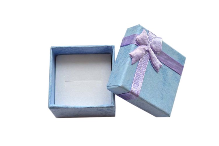 Подарочная коробочка 41х41х25мм для кольца сиреневая, картон, 31-001, 1шт Подарочная коробочка 41х41х25мм для кольца сиреневая, картон, 31-001, 1шт