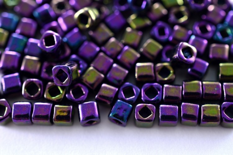 Бисер японский TOHO Cube кубический 3мм #0085 пурпурный, металлизированный ирис, 5 грамм Бисер японский TOHO Cube кубический 3мм #0085 пурпурный, металлизированный ирис, 5 грамм