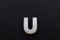 Бусина U из ракушки 10х8х3мм, отверстие 0,8мм, цвет белый, 526-068, 1шт