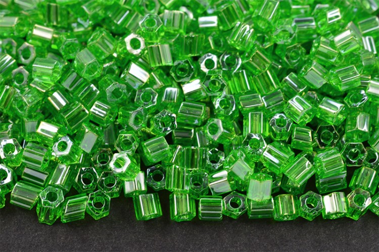 Бисер японский TOHO Hexagon шестиугольный 11/0 #0108 перидот, глянцевый прозрачный, 5 грамм Бисер японский TOHO Hexagon шестиугольный 11/0 #0108 перидот, глянцевый прозрачный, 5 грамм