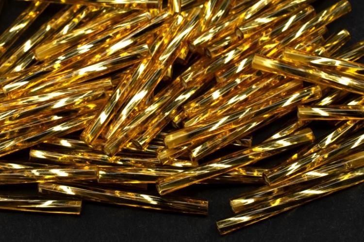 Бисер чешский PRECIOSA стеклярус 17050 25мм витой, золотой, серебряная линия внутри, 50г Бисер чешский PRECIOSA стеклярус 17050 25мм витой, золотой, серебряная линия внутри, 50г