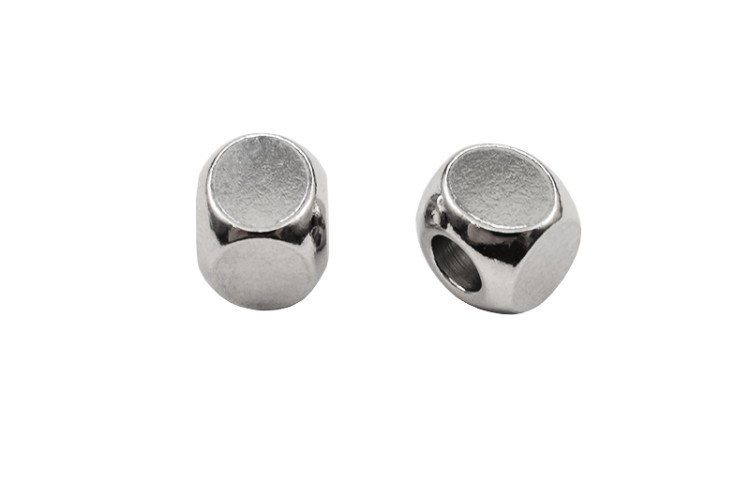 Бусина разделительная Куб 6х6х6мм, отверстие 3мм, цвет стальной, хирургическая сталь, 24-080, 2шт Бусина разделительная Куб 6х6х6мм, отверстие 3мм, цвет стальной, хирургическая сталь, 24-080, 2шт