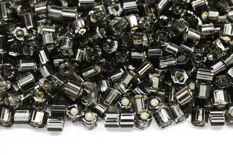 Бисер японский TOHO Hexagon шестиугольный 11/0 #0029C темно-серый, серебряная линия внутри, 5 грамм Бисер японский TOHO Hexagon шестиугольный 11/0 #0029C темно-серый, серебряная линия внутри, 5 грамм