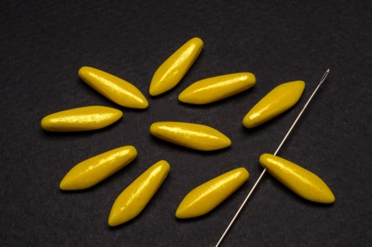 Бусины Dagger beads 16х5мм, отверстие 0,8мм, цвет 83120/56952 желтый АВ непрозрачный, 736-112, 10шт Бусины Dagger beads 16х5мм, отверстие 0,8мм, цвет 83120/56952 желтый АВ непрозрачный, 736-112, 10шт