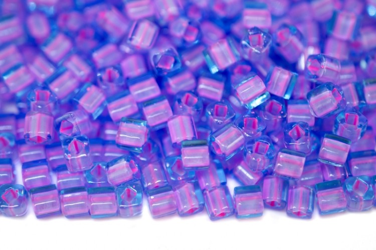 Бисер японский TOHO Cube кубический 4мм #0937 морская вода/розовый Bubble Gum, окрашенный изнутри, 5 грамм Бисер японский TOHO Cube кубический 4мм #0937 морская вода/розовый Bubble Gum, окрашенный изнутри, 5 грамм