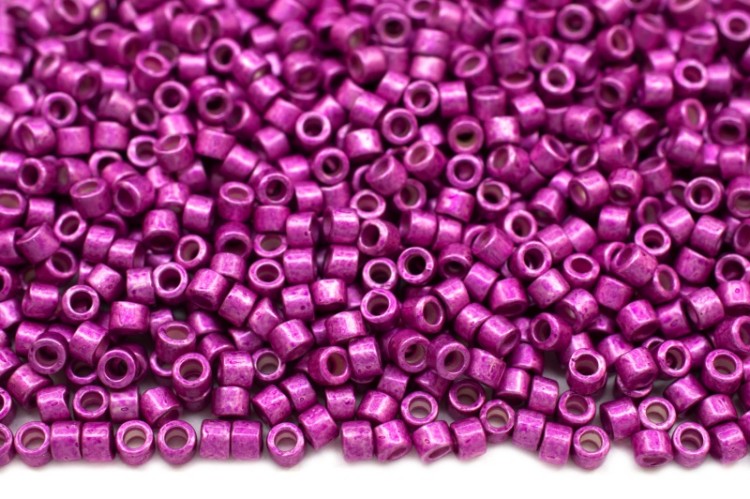 Бисер японский MIYUKI Delica цилиндр 11/0 DB-1184 пурпурный, гальванизированный полуматовый, 5 грамм Бисер японский MIYUKI Delica цилиндр 11/0 DB-1184 пурпурный, гальванизированный полуматовый, 5 грамм