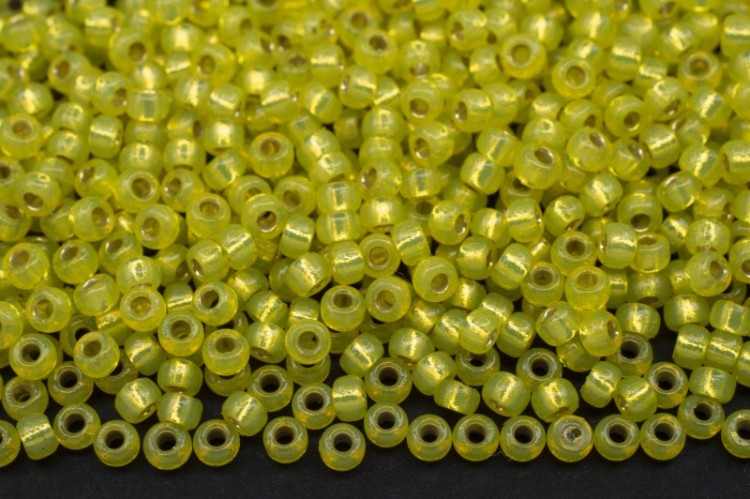 Бисер японский MIYUKI круглый 11/0 #4236 лимон полуматовый, серебряная линия внутри, Duracoat, 10 грамм Бисер японский MIYUKI круглый 11/0 #4236 лимон полуматовый, серебряная линия внутри, Duracoat, 10 грамм