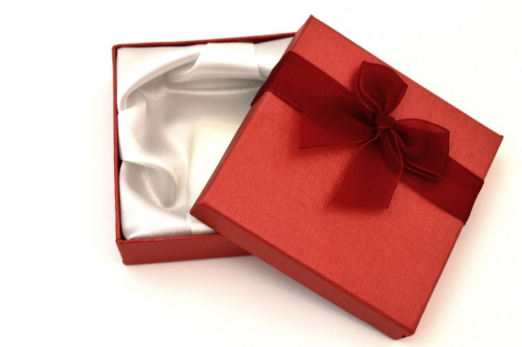 Подарочная коробочка 90х90х27мм для браслета или колье, цвет красный, картон, 31-006, 1шт Подарочная коробочка 90х90х27мм для браслета или колье, цвет красный, картон, 31-006, 1шт
