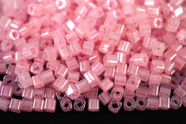 Бисер японский TOHO Cube кубический 3мм #0145 нежно-розовый, цейлон, 5 грамм Бисер японский TOHO Cube кубический 3мм #0145 нежно-розовый, цейлон, 5 грамм