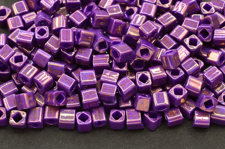 Бисер японский TOHO Cube кубический 3мм #0461 виноград, металлизированный золотом, 5 грамм Бисер японский TOHO Cube кубический 3мм #0461 виноград, металлизированный золотом, 5 грамм