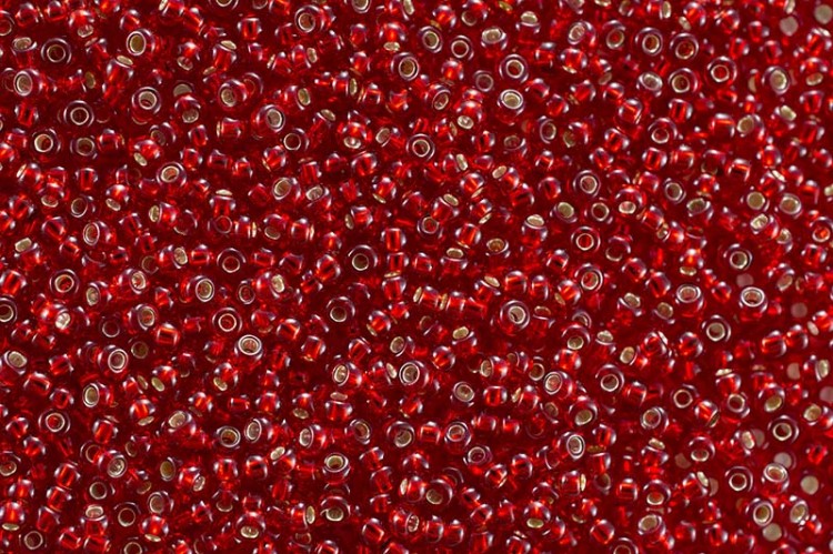 Бисер чешский PRECIOSA круглый 10/0 97070 красный, серебряная линия внутри, 2 сорт, 50г Бисер чешский PRECIOSA круглый 10/0 97070 красный, серебряная линия внутри, 2 сорт, 50г