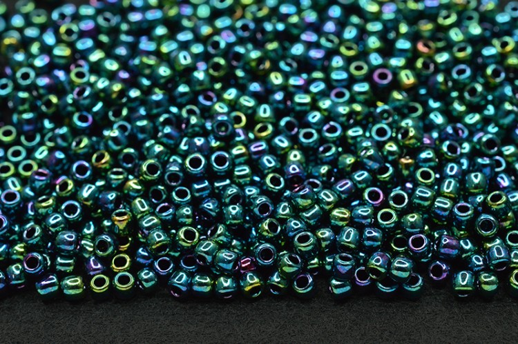 Бисер японский TOHO круглый 11/0 #0506 майский жук, металлизированный золотом, 10 грамм Бисер японский TOHO круглый 11/0 #0506 майский жук, металлизированный золотом, 10 грамм