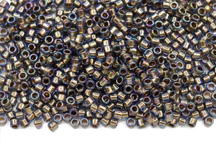 Бисер японский TOHO Treasure цилиндрический 11/0 #0997 светлый сапфир радужный, золотая линия внутри, 5 грамм Бисер японский TOHO Treasure цилиндрический 11/0 #0997 светлый сапфир радужный, золотая линия внутри, 5 грамм