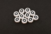 Бусина с буквой O или цифрой 0, размер 7х4мм, отверстие 1мм, цвет белый/черный, 540-113, 10шт