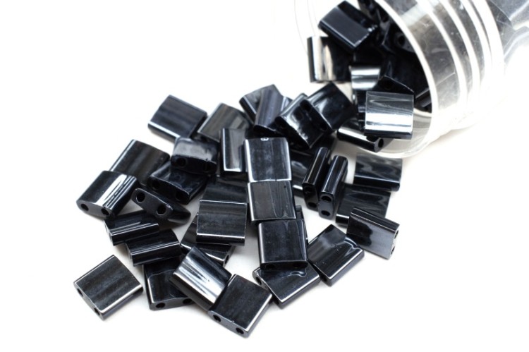 Бисер японский MIYUKI TILA #55092 Black Blue Hematite Fulll, непрозрачный, 5 грамм Бисер японский MIYUKI TILA #55092 Black Blue Hematite Fulll, непрозрачный, 5 грамм