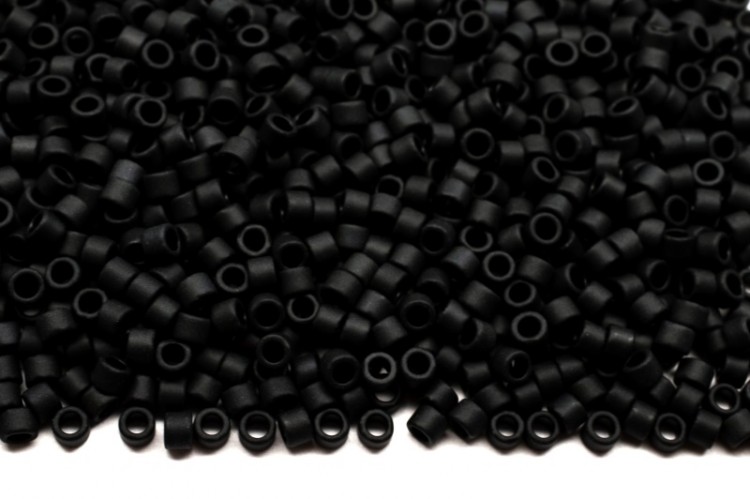 Бисер японский TOHO AIKO цилиндрический 11/0 #0049F черный, матовый непрозрачный, 5 грамм Бисер японский TOHO AIKO цилиндрический 11/0 #0049F черный, матовый непрозрачный, 5 грамм