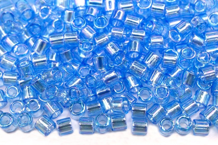 Бисер японский MIYUKI Delica цилиндр 8/0 DBL-0176 голубой, прозрачный радужный, 5 грамм Бисер японский MIYUKI Delica цилиндр 8/0 DBL-0176 голубой, прозрачный радужный, 5 грамм