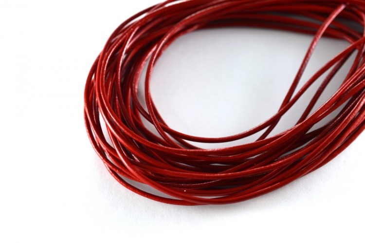 Шнур кожаный 2мм, цвет красный, 51-016, 1 метр Шнур кожаный 2мм, цвет красный, 51-016, 1 метр